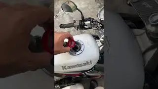 Masukin oli samping ke tangki bensin