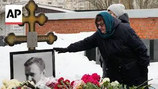 People pay tribute to Alexei Navalny on the anniversary of his death