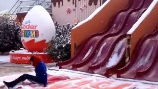 Опасная горка калечит детей Софийская площадь