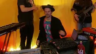 Wicked and Bonny's Echo Syndicate - Sun is shining - Yellow Room Session
