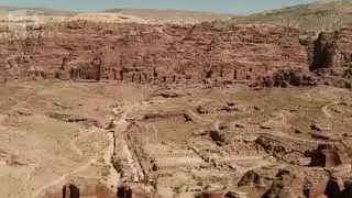 Petra Colnnded Street