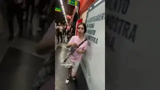 PICKPOCKETS AND THEIR MALE PROTECTOR ATTACK WOMAN IN ROME - METRO A, BARBERINI STATION