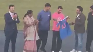 Jay Shah presents Lionel Messi with Team India jersey and a signed cricket bat #newdelhi 