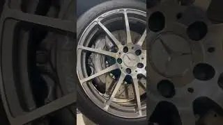 SLS Автомобиль появился в продаже в 2010 году по цене 175 000 &euro;. Оснащён мотором 6.2 V8 M159 #benz