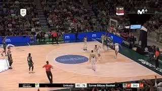 Mario Saint-Sup&eacute;ry asiste para el matazo de Will Thomas
