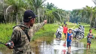 MANCING KETIKA BANJIR IKAN ADA DIMANA2 BOCIL PUN IKUT STRIKE 😂 || STREET FISHING