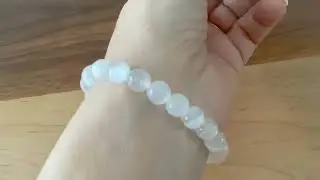 Bracelet en pierres fines de S&eacute;l&eacute;nite et d&rsquo;am&eacute;thyste