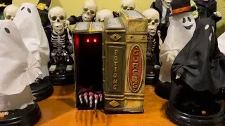 Tekky Toys 2015 Animated Skeleton Hand Spell Books