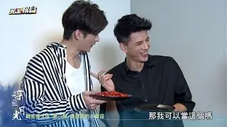 So shy Charles with Tom...~ Dark Blue and Moonlight [ Yan Fei & Jimmy ]