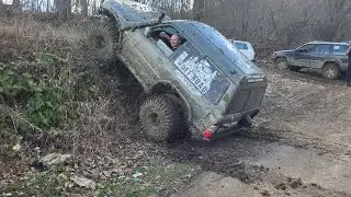 Jeep Cherokee vs Nissan Patrol
