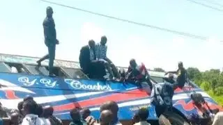 YY coach Bus Endala Egude kukabenje Mu junction Ya Karuma  Kiki Ekitufu Ekiri mabega wobubenje buno