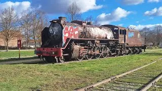 Estación y locomotora de vapor abandonados en Horna-Villarcayo (Burgos)