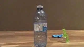 Stikbots do bottle flipping😎