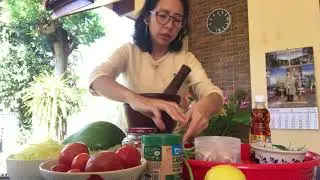 Som Tum made easy with Mae, Thai papaya salad Chiang mai