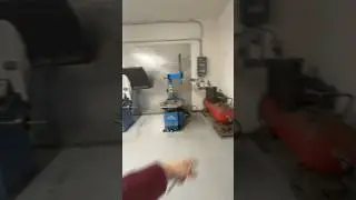 Идеальный верстак и шиномонтаж в подземном паркинге офиса Vk #automobile #parking #автоблог #cars