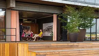 This floating office in Rotterdam is prepared for the future
