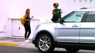 Chica le rechaza hasta que cree que es millonario! (Gold Digger Prank)