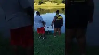 Two women sink boat (Paddle boating gone wrong) Dwl🤣😂