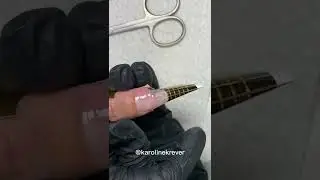 Alongamento de unha em unha ro&iacute;da no gel moldado