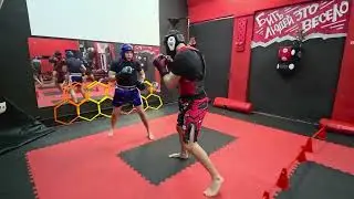 🥊Кикбоксёры спаррингуют по боксу 👊 Арутюнян VS Попеляев 