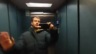 1988 Montoy lift in a 4 story building in Montblanc