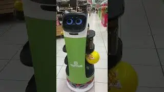 Robot atiende en Tottus