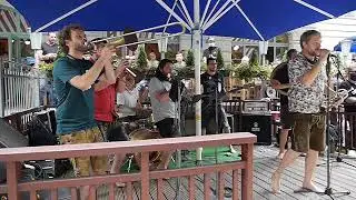 LaBrassBanda auf Biergartentour im Hofbr&auml;ukeller M&uuml;nchen