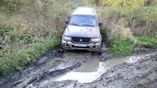 Mitsubishi Pajero Sport vs Lexus GX 470 off road comparison
