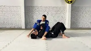 SURPREENDA COM ESSE ESTRANGULAMENTO QUANDO O ADVERSÁRIO ESTÁ DEFENDENDO O ARMLOCK