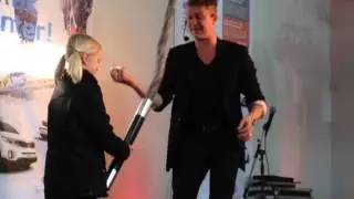 Elvira träffar tobbetrollkarl