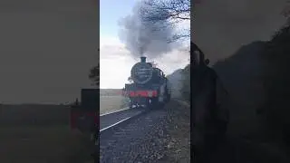 7F Bashes past kelling heath halt