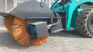 Навесное оборудование для мини-погрузчика Sunward SWL3220. Щетка. СпецМеханизацияКом