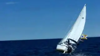MacGregor 26M Sailing