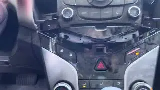 Como quitar la radio de un Chevy Cruze 2011