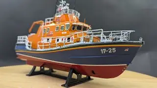 RNLI Severn class lifeboat Airfix 1/72 Scale model kit 