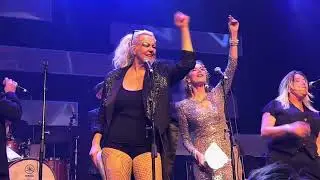Afsluiting met gala-team @nieuwjaarsgala 1jan2026, Patronaat Haarlem