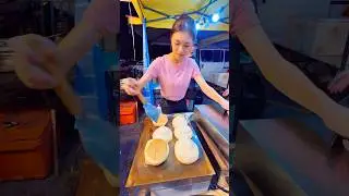 Melt-in-Mouth Japanese Souffl&eacute; Cake at KL Night Market 😍 Must Try!