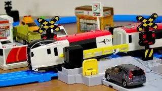 使いやすいニュー踏切が登場☆トミカと遊べる！踏切 J-12 良いサイズ感にギミック遮断桿上下・レールも可動式で使い勝手が自由でレイアウトも組み易い☆