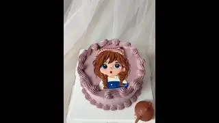 Drawing portraits with cream is great for beginners