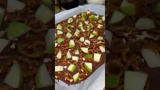 Fall Recipe Series Pt 1: Caramel Apple Bark🍏🍫 Recipe below in comments #fallrecipes #dessertrecipe