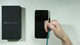 Motorola Signature: How to Connect Wired Headphones - Where is Headphone Jack Input?