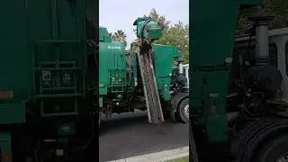 Waste Management Autocar N2 Amrep on trash