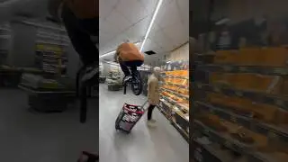 Bisikletimle BİM&rsquo;e alışverişe geldim 😅dediğimde ben: #bmx #bisiklet #bike #youtubeshorts #shorts