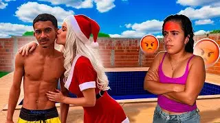 BRUTINHO É FLAGRADO AOS BEIJOS COM A MAMÃE NOEL 