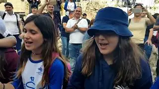 בר מצווה בכותל לבני ובנות מצווה 🙏 בר מצווה לשיכבה ז' בירושלים.🙏 מתופפים בכותל זה מתופפי המדבר 💗