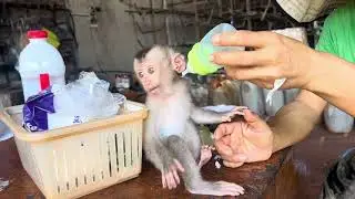 Mommy takes Mary to clean her body