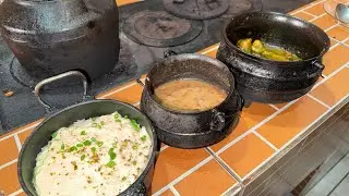 ALMOÇO : MOLHO DE FRANGO ,ARROZ COM QUEIJO E FEIJÃO TEMPERADO 