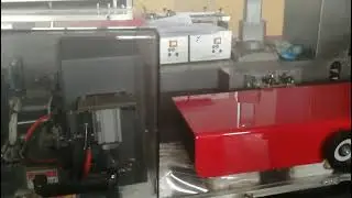 Flow packing machine for five bags of instant noodles