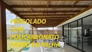 PERGOLADO EM MADEIRA COM POLICARBONATO E FORRO EM PALHA