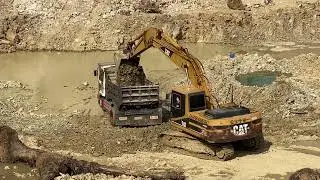 From Wreck to Wonder : Mechanic Steve Outdoor Truck and Excavator Restorations